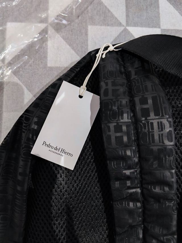 MOCHILA + FUNDA PORTAIL PEDRO DEL HIERRO EDICION E