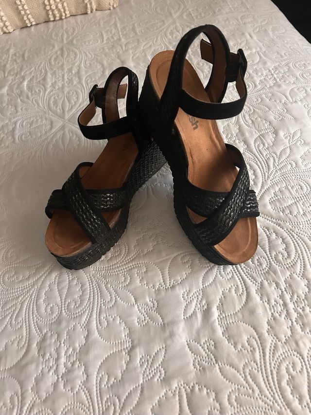 Sandalias cuña negras