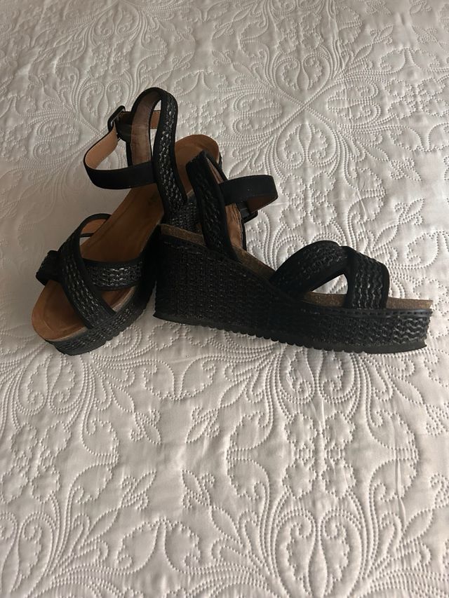 Sandalias cuña negras