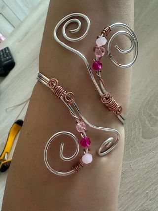 Braccialetti avvolgenti rosa e argento