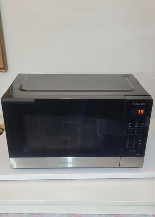 Microondas Cecotec digital 23 litros.