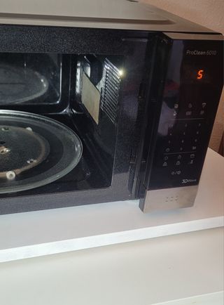 Microondas Cecotec digital 23 litros.