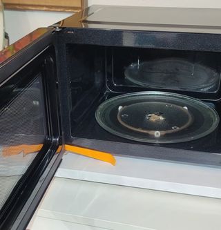 Microondas Cecotec digital 23 litros.