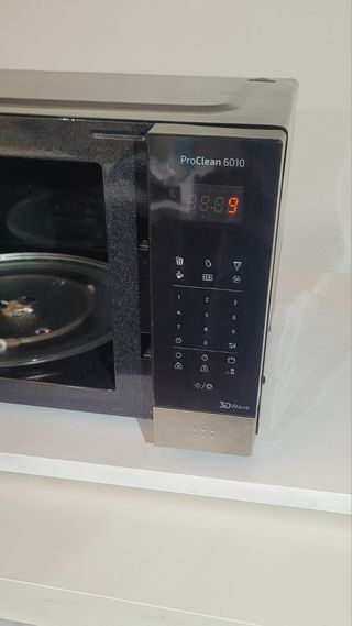 Microondas Cecotec digital 23 litros.