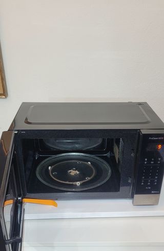 Microondas Cecotec digital 23 litros.