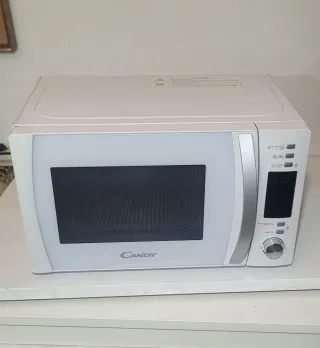 Microondas Candy digital con grill.