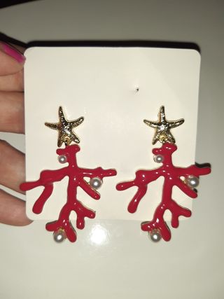Pendientes coral rojo estrella dorada