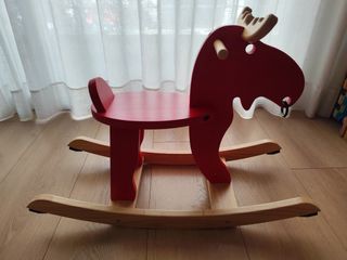 Caballo balancín reno rojo