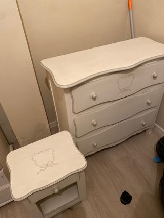 Comodino e cassettiera shabby chic