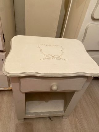 Comodino e cassettiera shabby chic