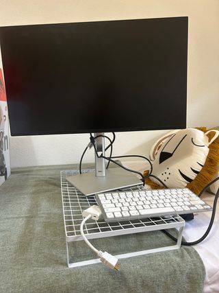 Monitor Dell 2425H-24 pulgadas con teclado.