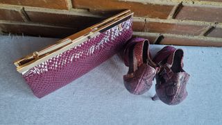 Sandalias tacón morado y cartera