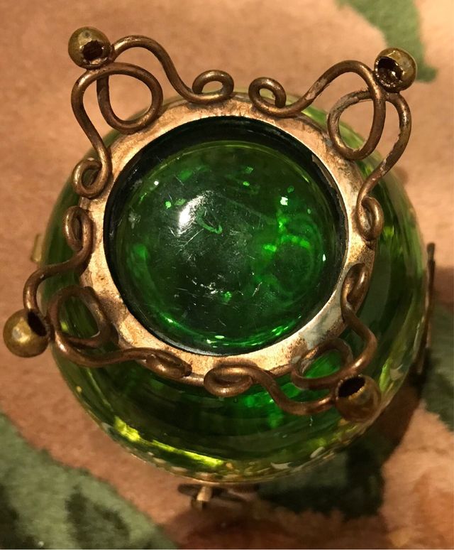 Bombonera antigua pintada a mano