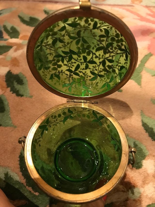 Bombonera antigua pintada a mano