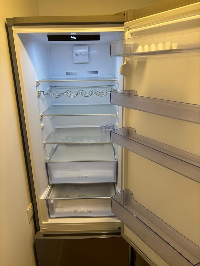 Nevera Beko Combi acero inoxidable