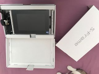 Marco de fotos retroiluminado con control remoto.