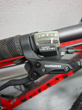 Bicicleta Giant de montaña roja 