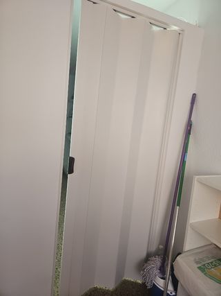Puerta plegable blanca