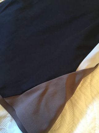 Camiseta deportiva ZARA negra y marrón