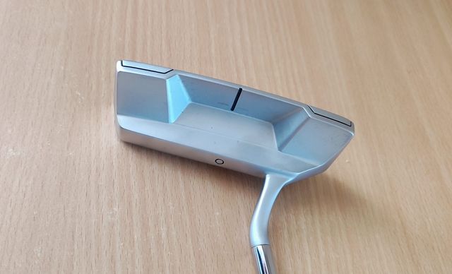 Palo de golf completamente nuevo