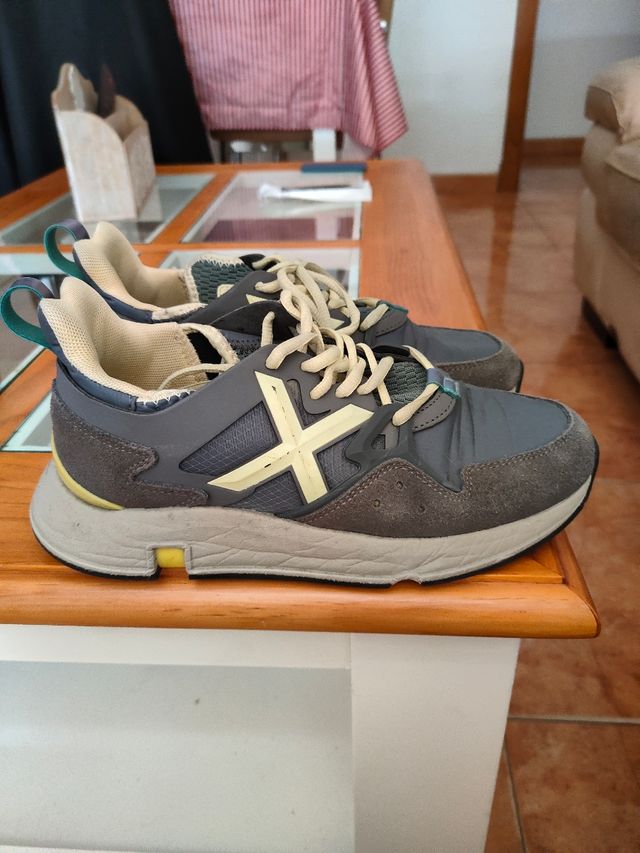 Zapatillas Munich grises beige