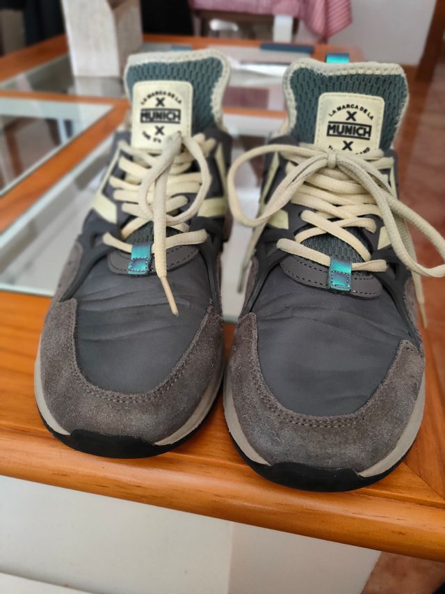 Zapatillas Munich grises beige