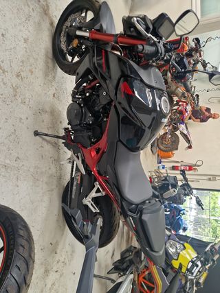 Honda Hornet 750 - Moto Impecable