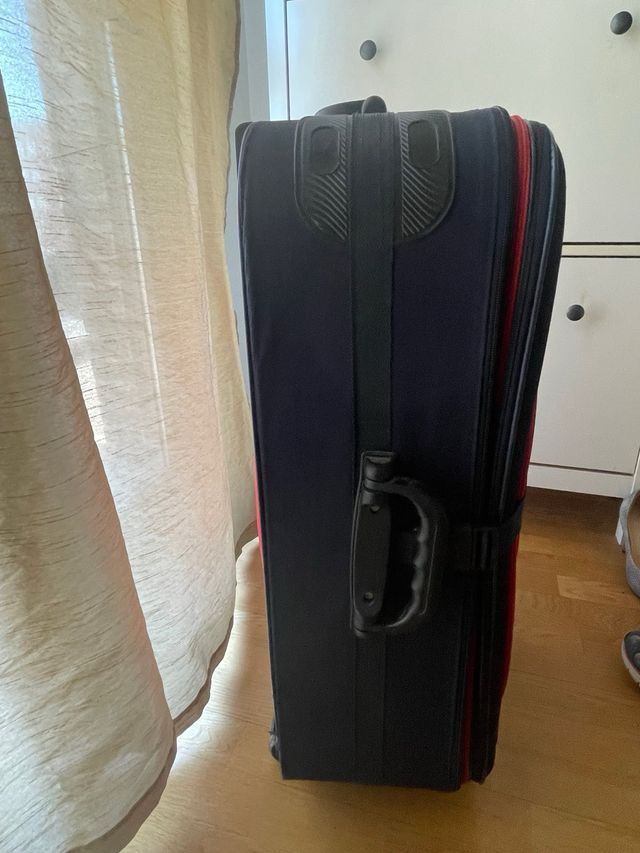 Maleta grande y mediana negra y roja