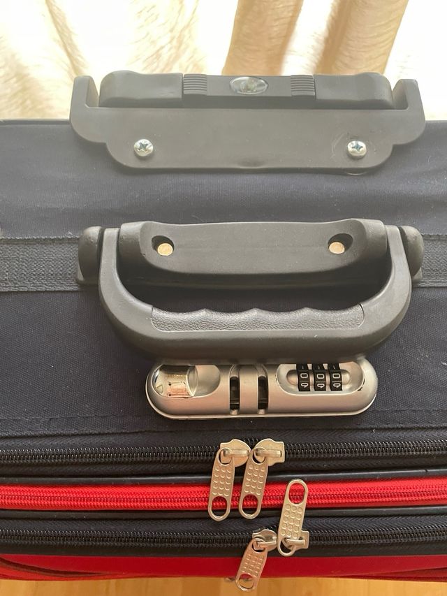 Maleta grande y mediana negra y roja