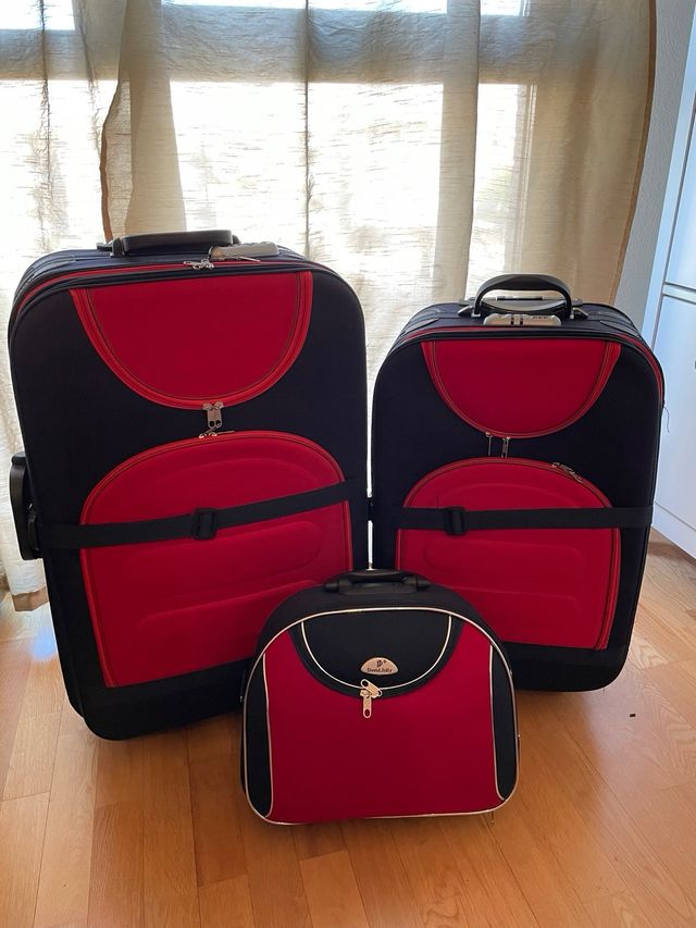 Maleta grande y mediana negra y roja