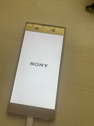 Sony Xperia dorado