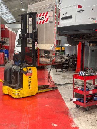 plataforma elevadora para furgonetas. 