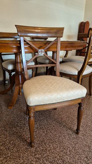Mesa ovalada + 6 sillas madera