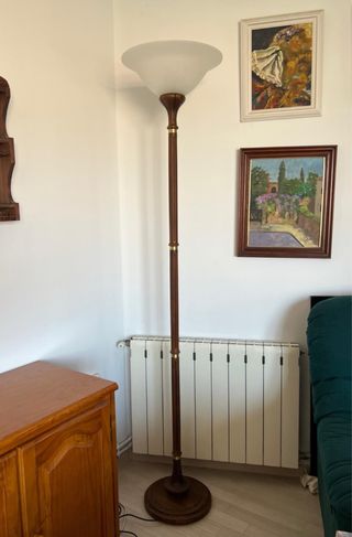 Lámpara pie vintage madera y vidrio opalino