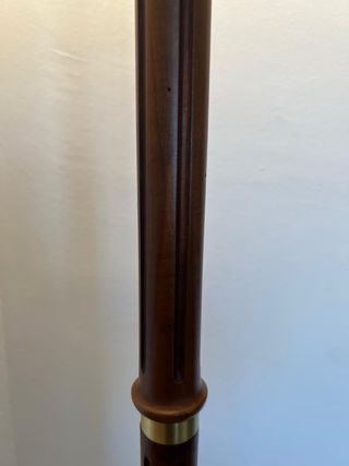 Lámpara pie vintage madera y vidrio opalino