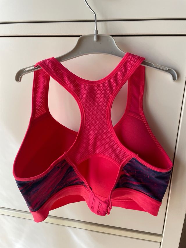 Shorts deportivos azul y rosa