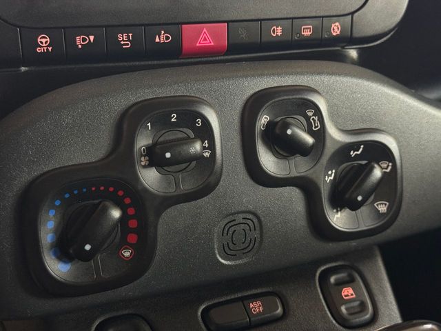 Fiat Panda 1.0GSE HYBRID 70CV.- " 5 PUERTAS ". -" IMPECABLE ".-" BAJO CONSUMO ".- " ETIQUETA ECO ".- " GARANTÍA CON  COBERTURA EUROPEA ".-