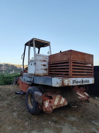 Retroexcavadora Poclain