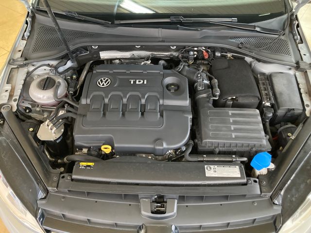 Volkswagen Golf 1.6 TDI ADVANCE