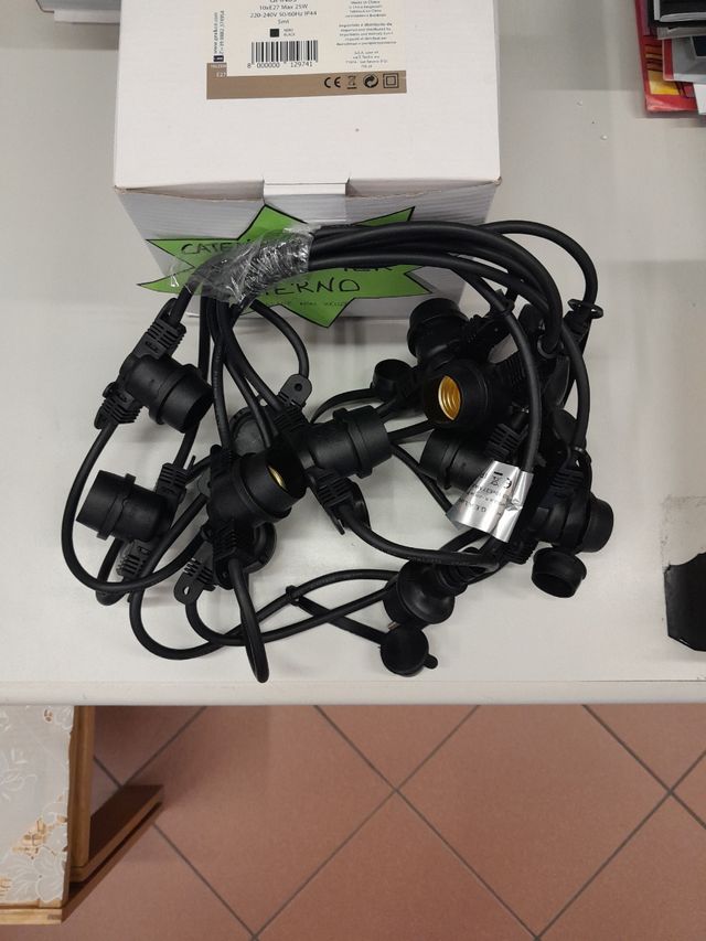 Catena luci 10 lampadine E27 nere