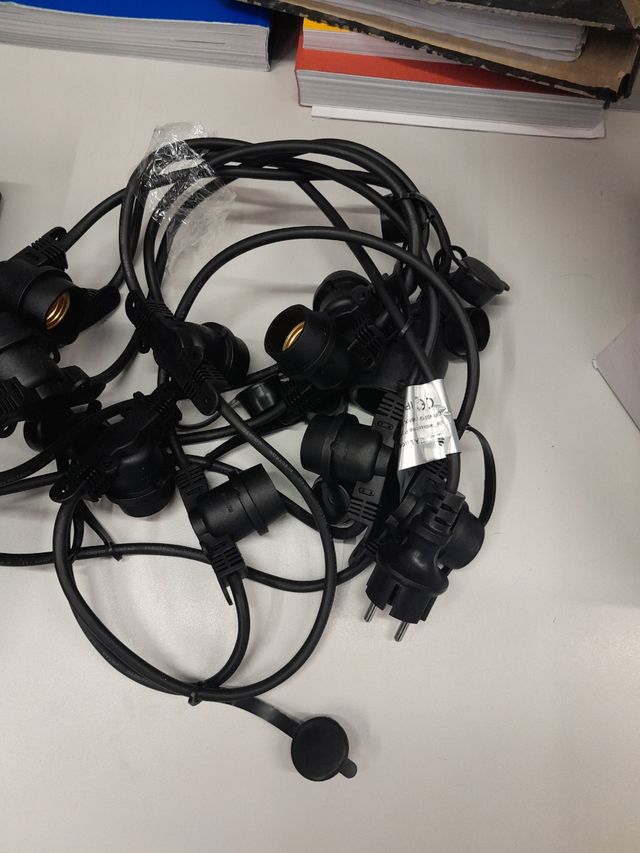 Catena luci 10 lampadine E27 nere