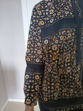 Camicia nera con fantasia 

 beige