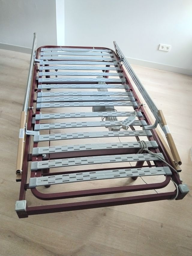 Cama articulada hospitalaria