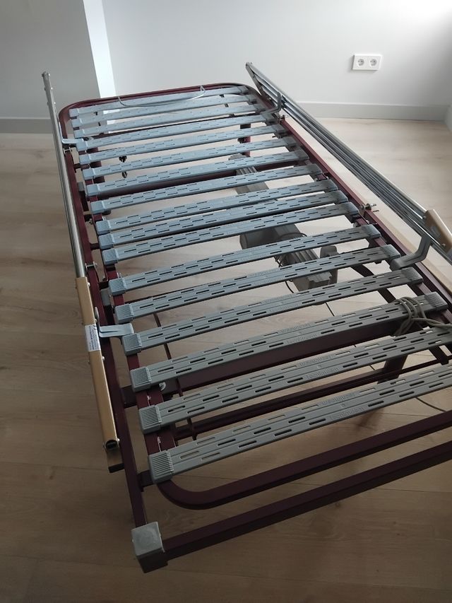 Cama articulada hospitalaria