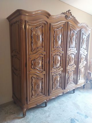 Armadio in noce stile barocco