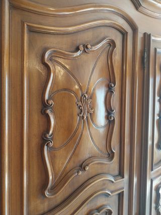 Armadio in noce stile barocco
