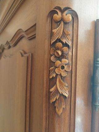 Armadio in noce stile barocco