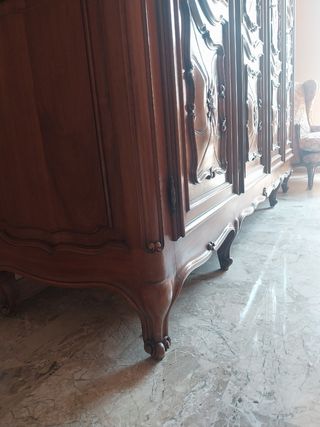 Armadio in noce stile barocco