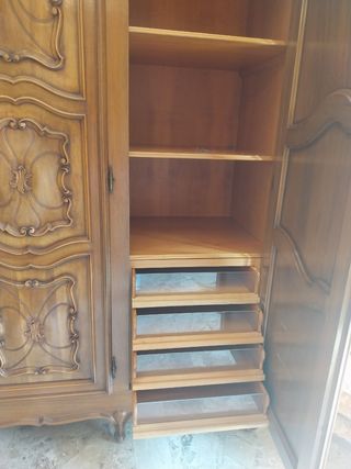 Armadio in noce stile barocco