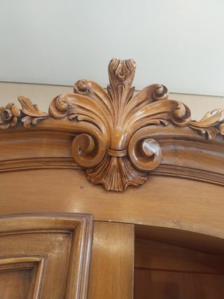 Armadio in noce stile barocco